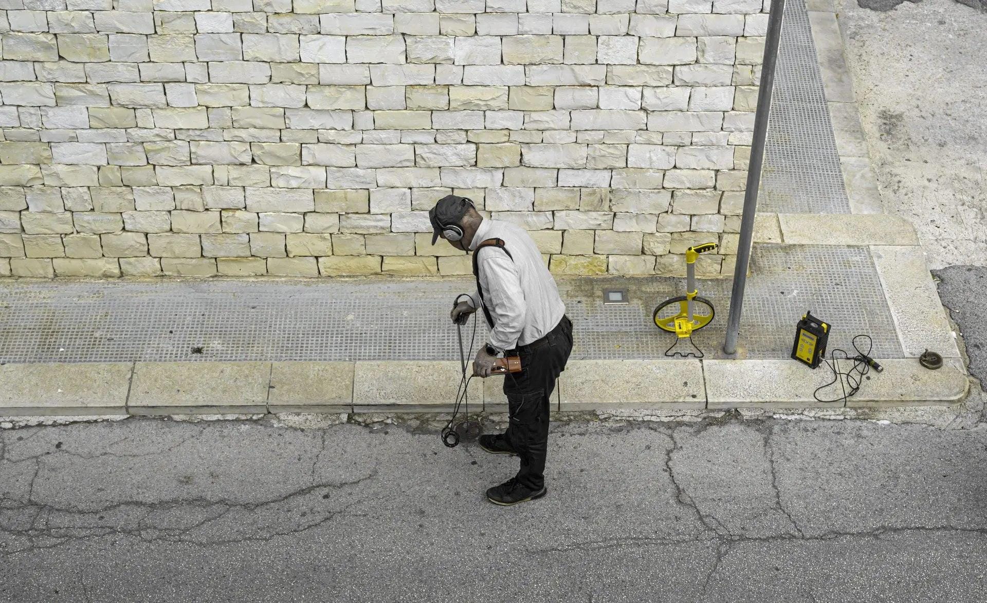 How To Detect Leaks Without Intrusive Damage